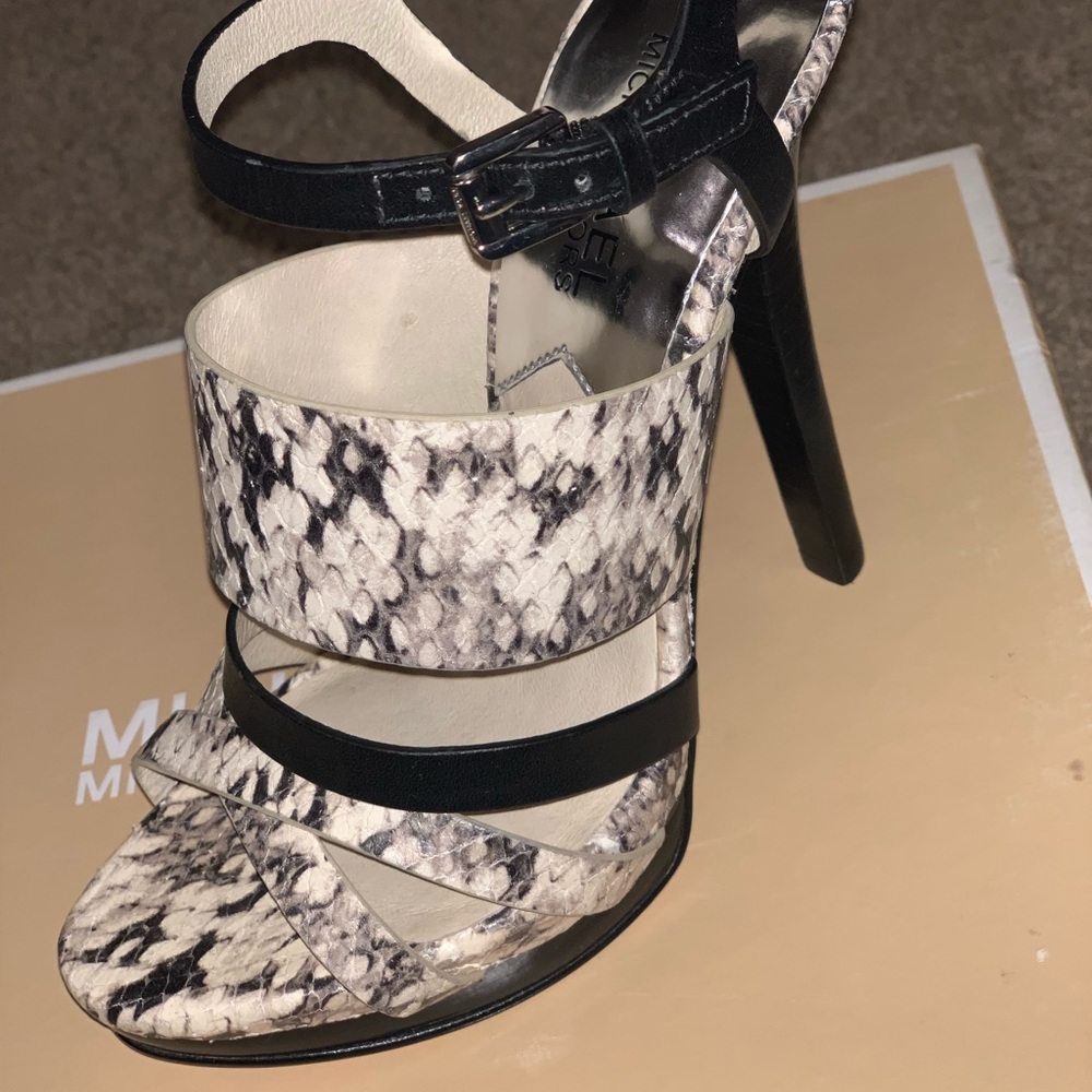 Michael Kors Platform Heel - Picture 2 of 5